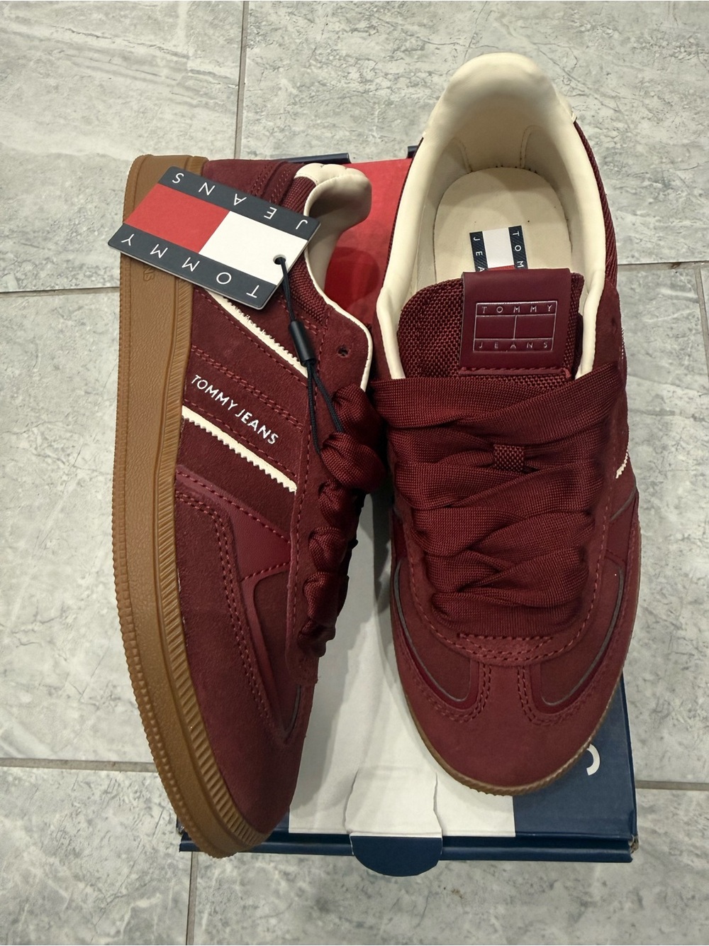 New womens Tommy Hilfiger sz 8.5 Maroon Sneakers with Gum Sole